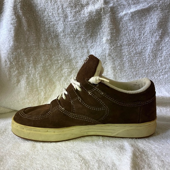 VANS - Picture 6 of 9